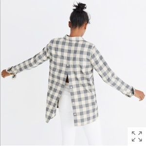 classic ex-boyfriend button-back shirt